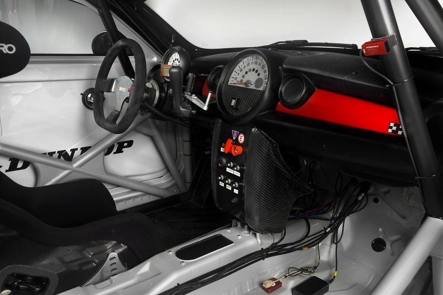  Mini Coupe JCW Endurance 2011 года  (фото 3 из 11)